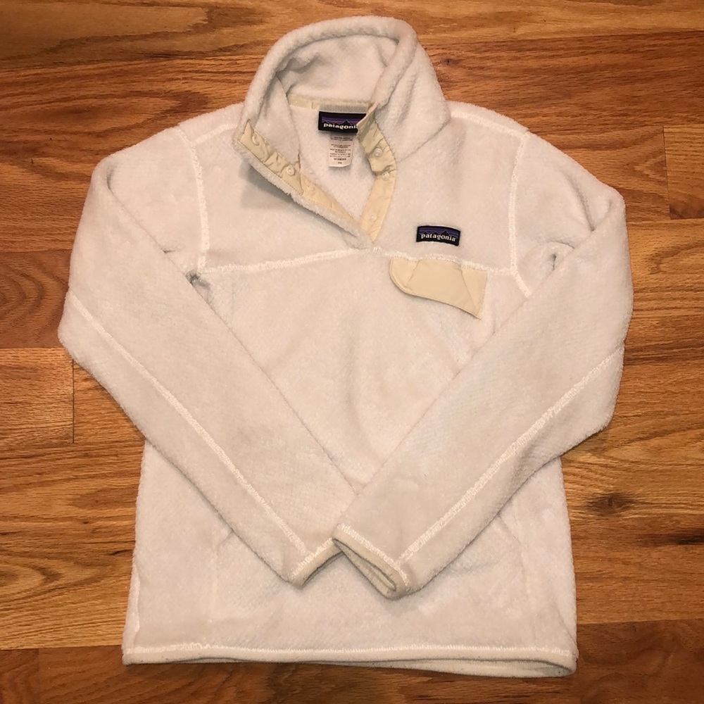Patagonia white women’s Snap-T pullover